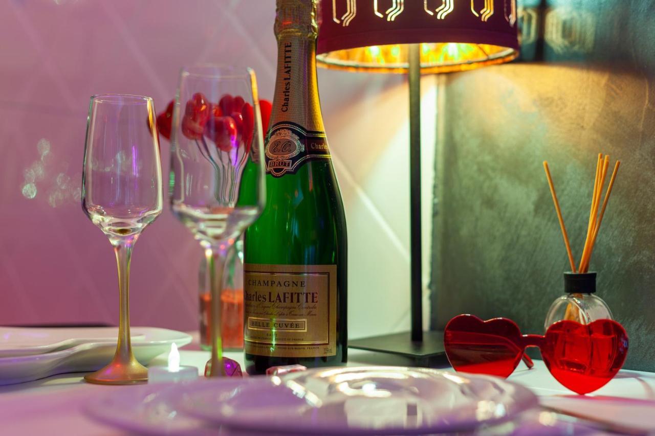 Love Room Avec Balneo 툴롱 외부 사진