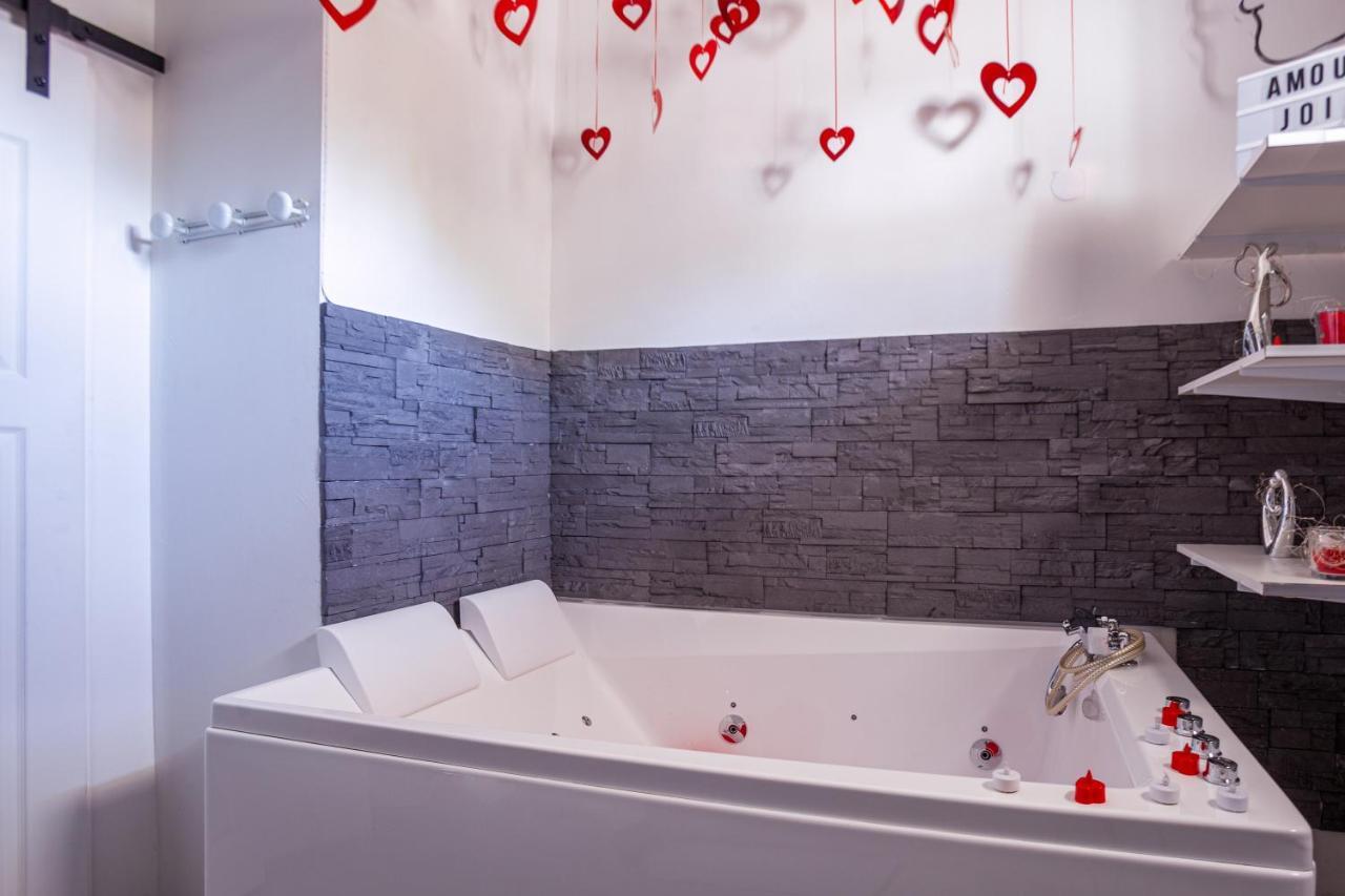 Love Room Avec Balneo 툴롱 외부 사진